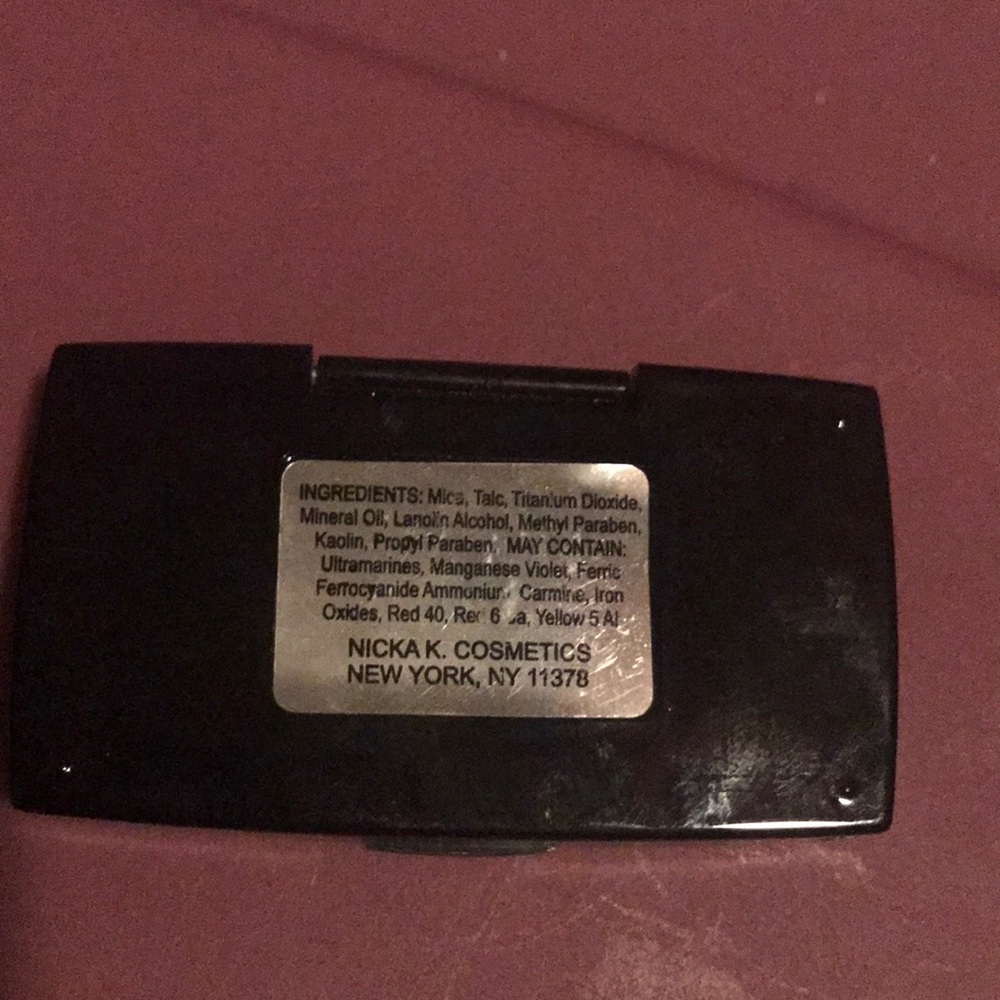 Eye shadow - Picture 1 of 3